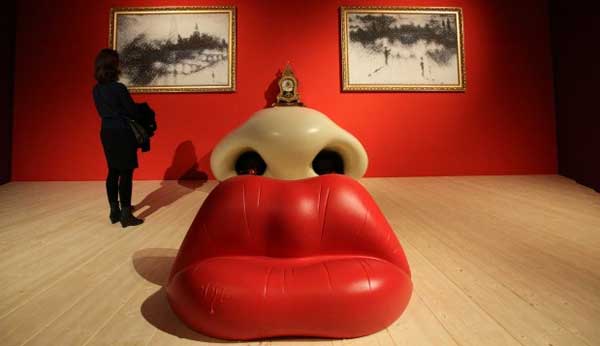 Scultura Canapea MAE WEST LIPS, a lui Salvador Dalí
