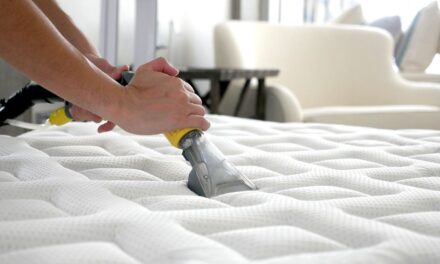 Ghid Complet și soluții eficiente de curățare a saltelei de pat